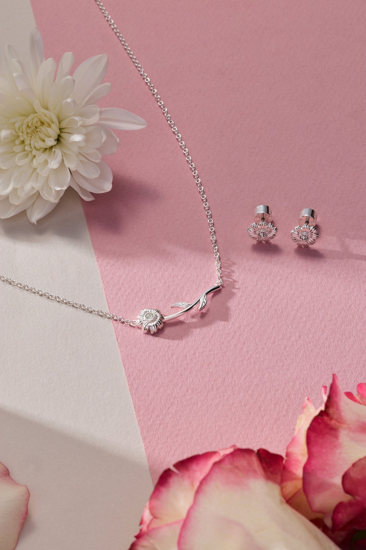 Alex and Ani Daisy Inline Necklace