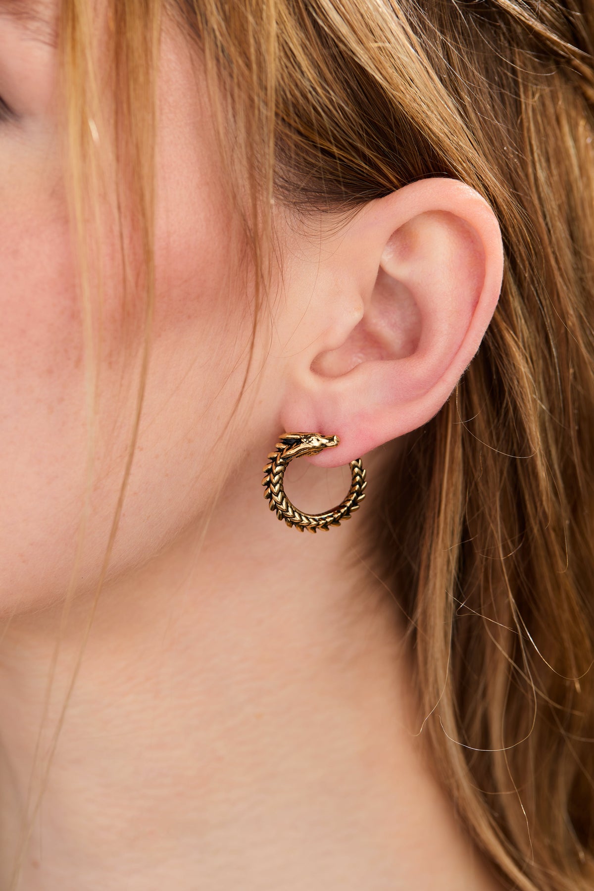 Alex and Ani HOUSE OF THE DRAGON™ Syrax Front to Back Hoop